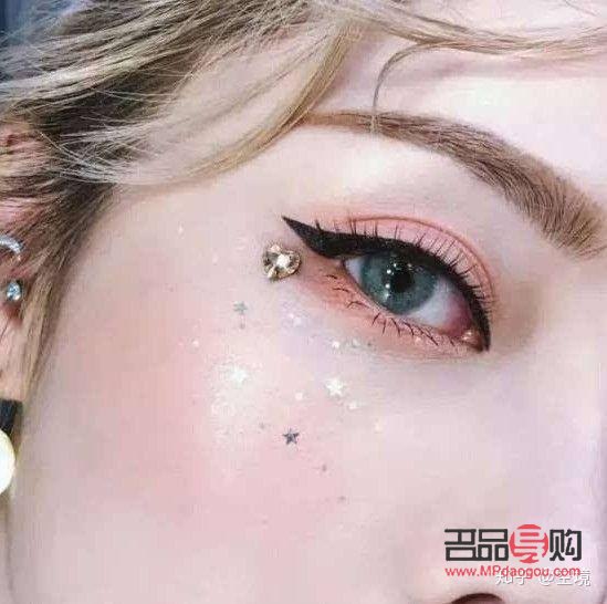 眼妆需要用到的是什么(眼妆需要用到的是什么成分)