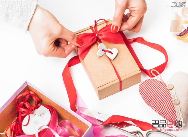 女友骨折了送什么礼物(女友骨折了送什么礼物好)