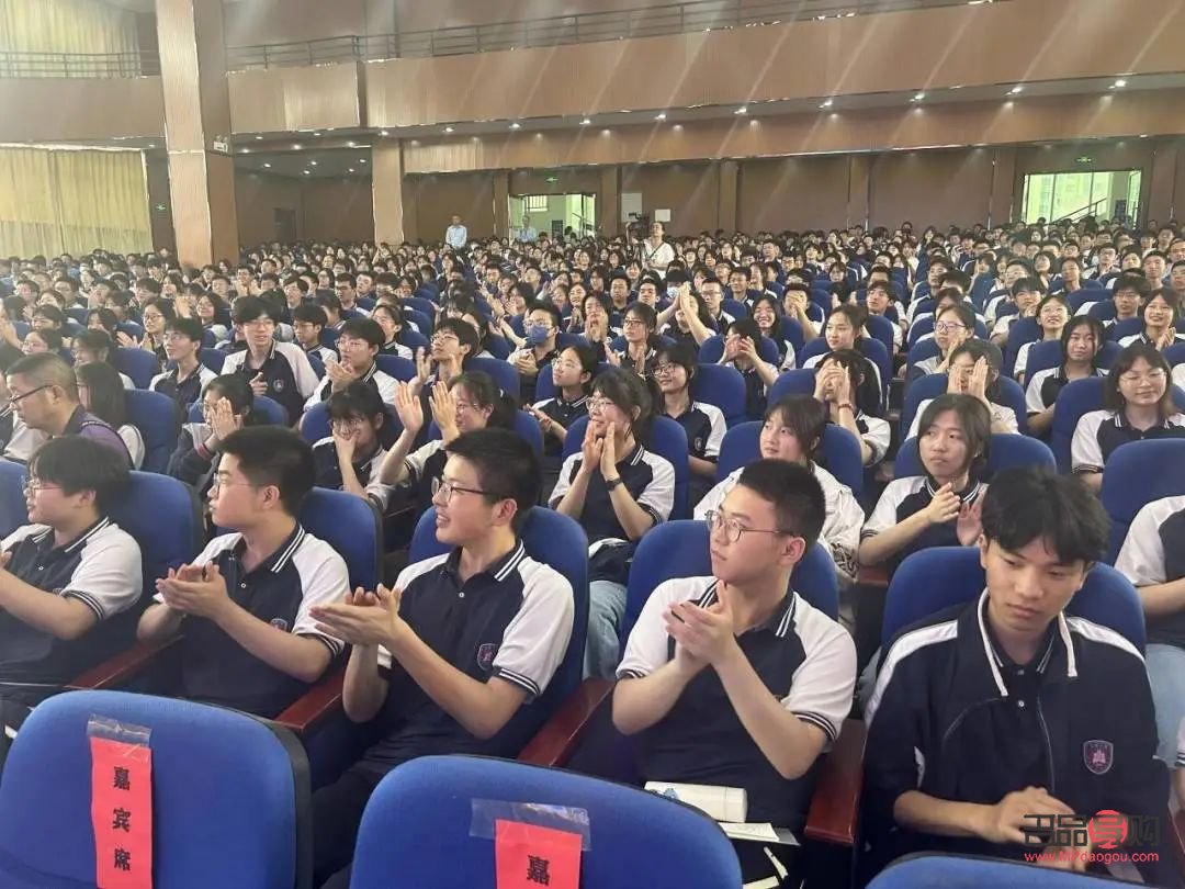 毕业典礼送什么礼物好(儿子毕业典礼送什么礼物好)