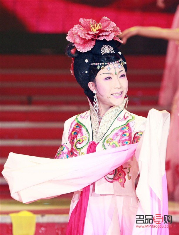 如何给男生化彩妆(如何给男生化彩妆教程)