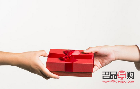 以何理由赠送女生礼物？