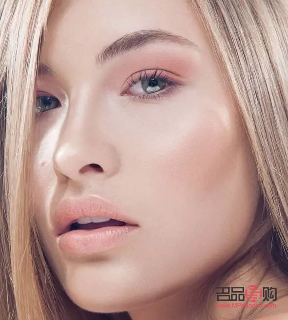 彩妆脱妆怎么补妆(彩妆脱妆怎么补妆视频)