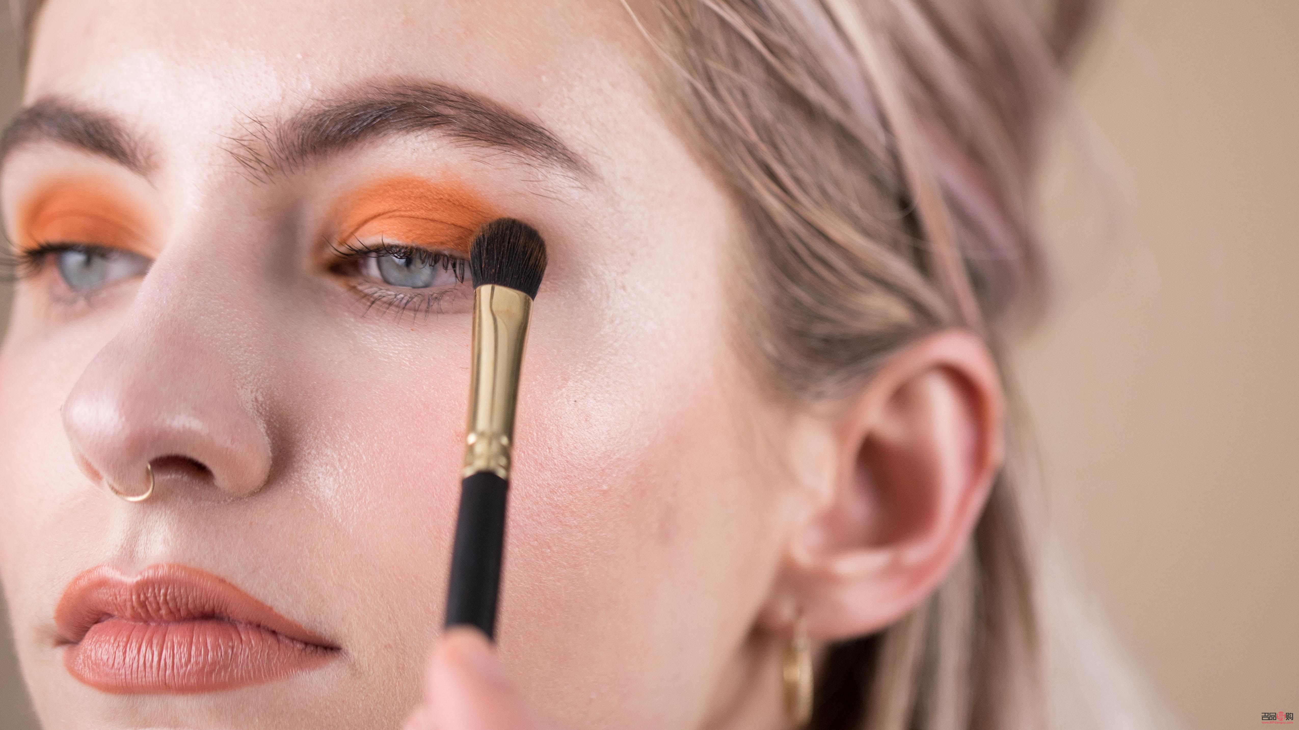 照片彩妆如何去掉(照片彩妆如何去掉衣服)