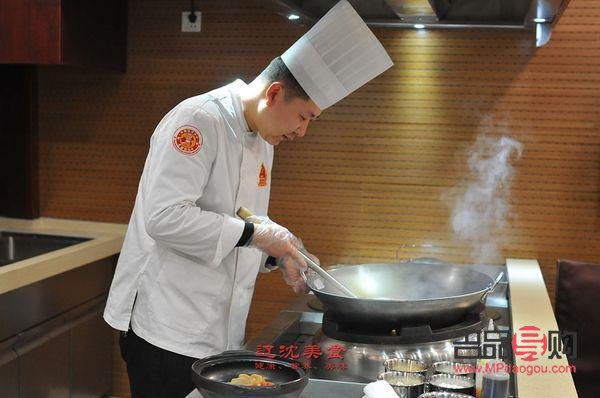 进厨房送什么礼物最好(进厨房送什么礼物最好呢)