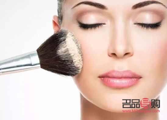 <h3>彩妆前的必备步骤：如何正确使用隔离霜</h3>