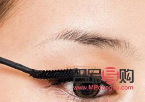 女生如何画眼妆更迷人？打造完美眼妆的秘诀大公开