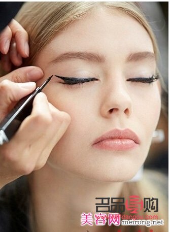 彩妆卸妆全攻略——打造清爽洁净的肌肤之旅