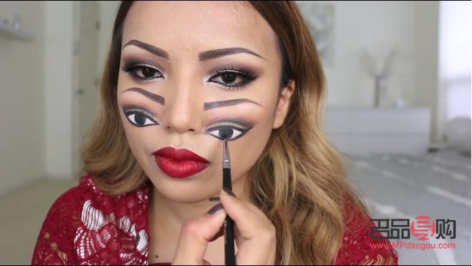 <h1>眼睛彩妆化法大揭秘</h1>