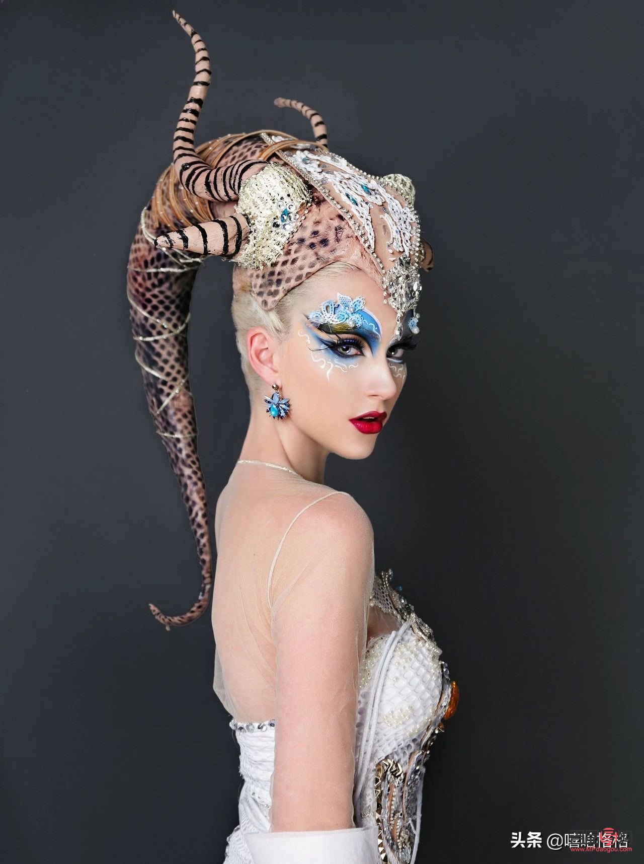 <h3>彩妆观念调整指南：打造自然与个性并存的妆容</h3>