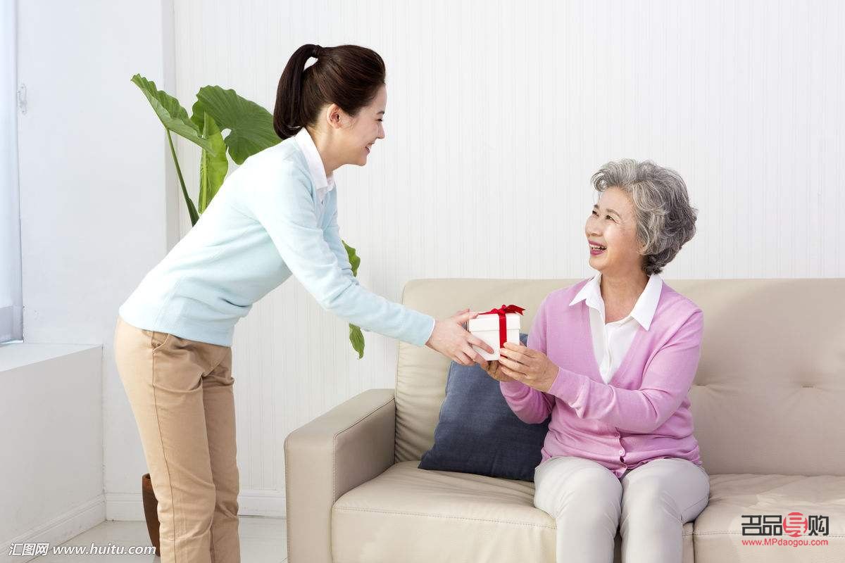 保姆给媳妇送礼物好吗(保姆给媳妇送礼物好吗知乎)