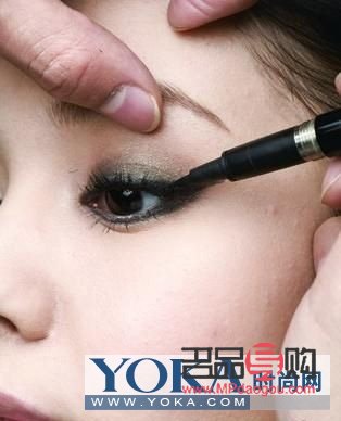 <h3>眼线画法大全：打造魅力电眼的秘密武器</h3>