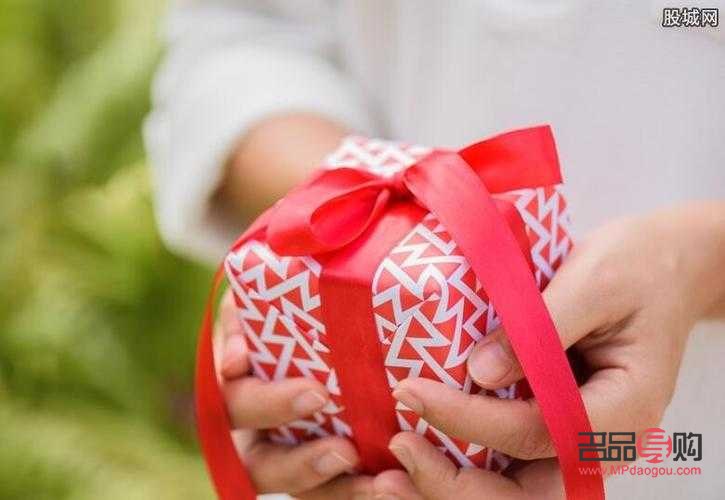 认干儿子送什么礼物(认干儿子送什么礼物合适)