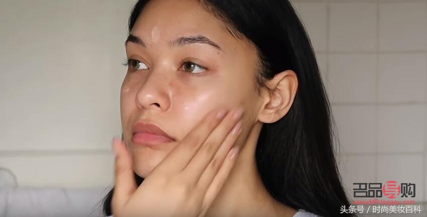 彩妆如何上底妆(彩妆如何上底妆视频)
