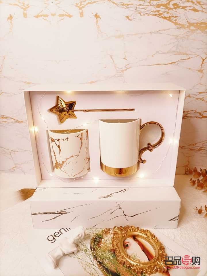 <h3>大学送女同学礼物的考量与选择</h3>