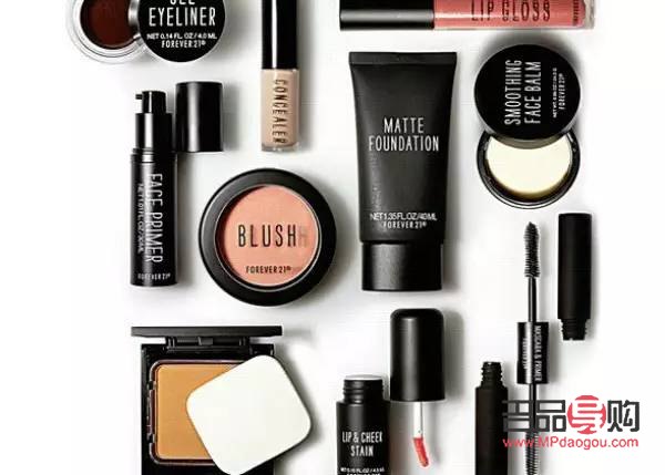 <h3>女生如何学习彩妆技巧</h3>