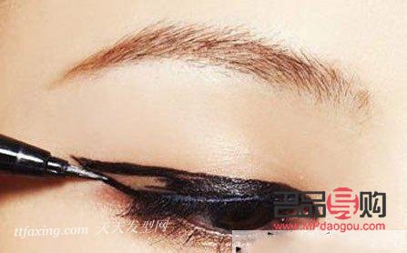 轻松掌握：简单又好看的眼线液画眼线教程