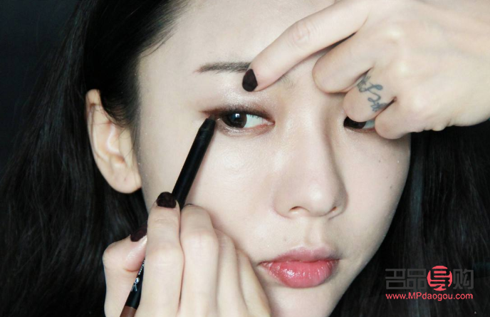 眼线液笔哪个牌子好用不晕妆(眼线液笔哪个牌子好用不晕妆平价)