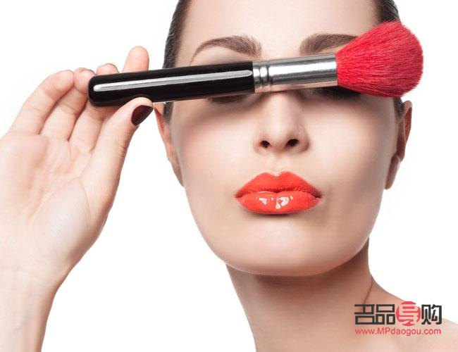 如何挑选合格彩妆：关键步骤与实用指南