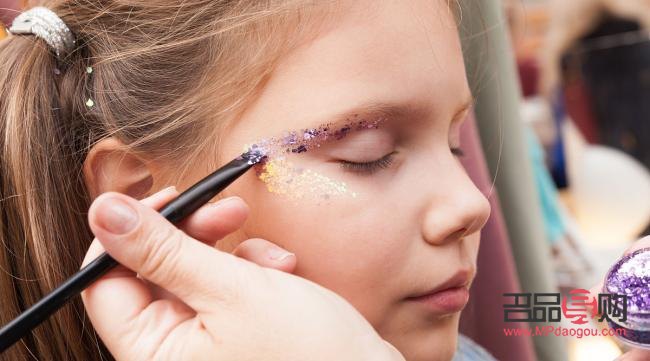 小孩眼影的画法(小孩眼影的画法视频教程)