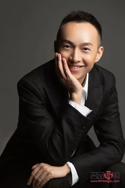 <h3>彩妆中间怎么画，打造完美妆容的关键步骤</h3>