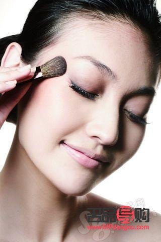 <h3>彩妆怎么涂好看——掌握技巧，打造完美妆容</h3>