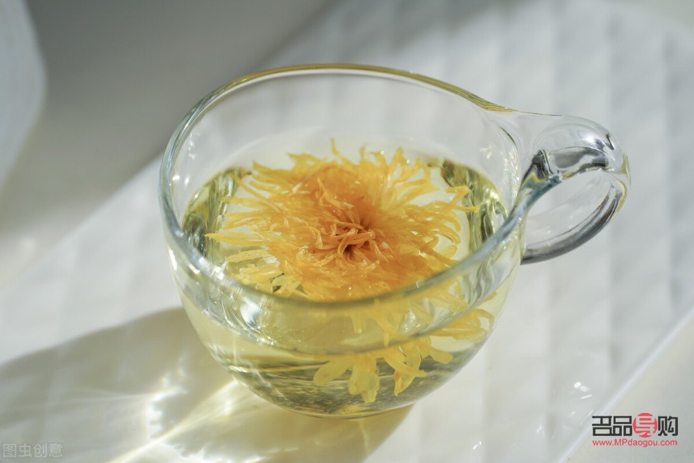 <h3>揭秘菊花的美容神效</h3>