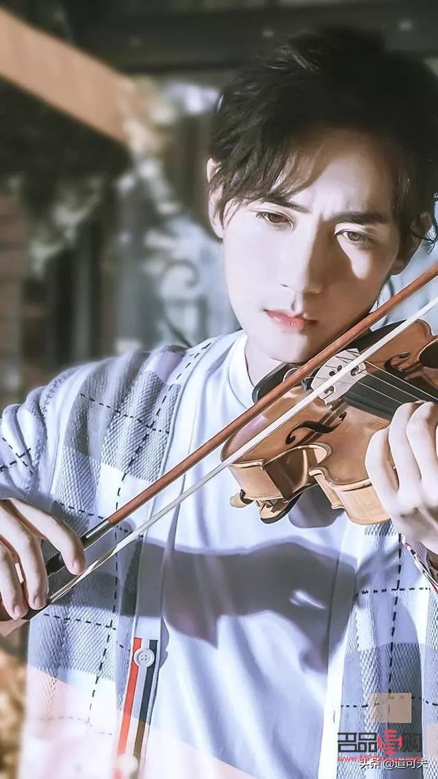 <h3>女人眼窝深陷何解？探秘面相与命运之间的微妙联系</h3>