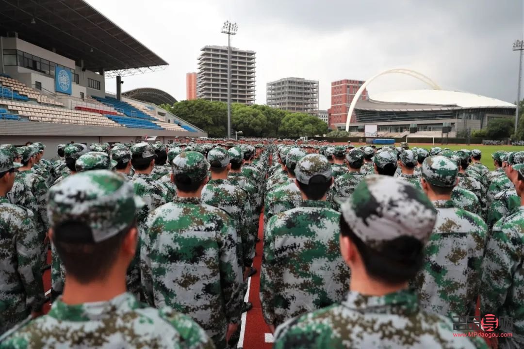 军训彩妆怎么卸掉(军训彩妆怎么卸掉视频)