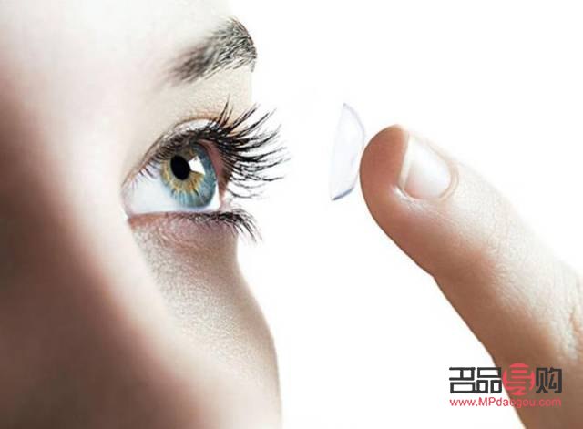 女子眼睛里取出27个隐形眼镜