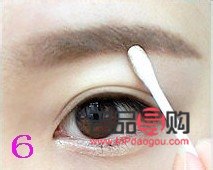 彩妆新手攻略：如何自己画彩妆