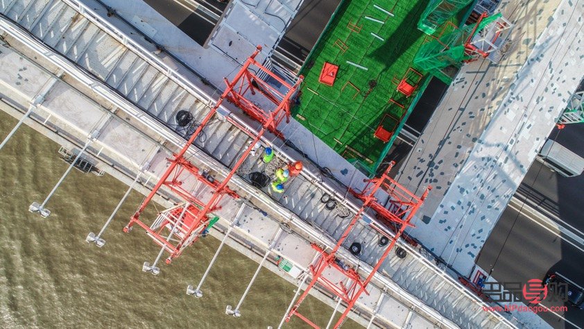 <h3>环境好，美容师更愿来——探讨优质环境对招聘美容师的影响</h3>