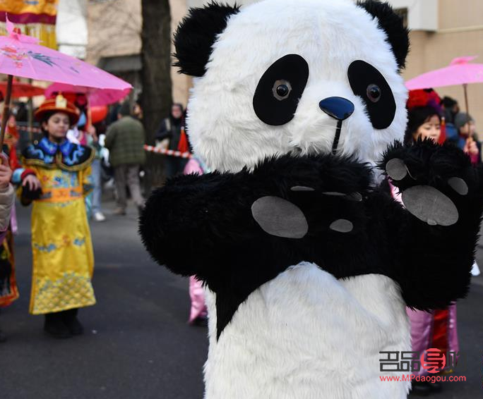 熊猫彩妆怎么混(熊猫彩妆怎么混用)