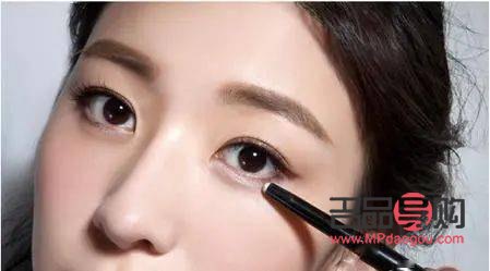 彩妆怎么选择好的(彩妆怎么选择好的颜色)