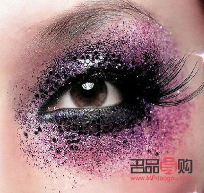 <h3>舞台眼妆：炫目璀璨，展现无限魅力</h3>