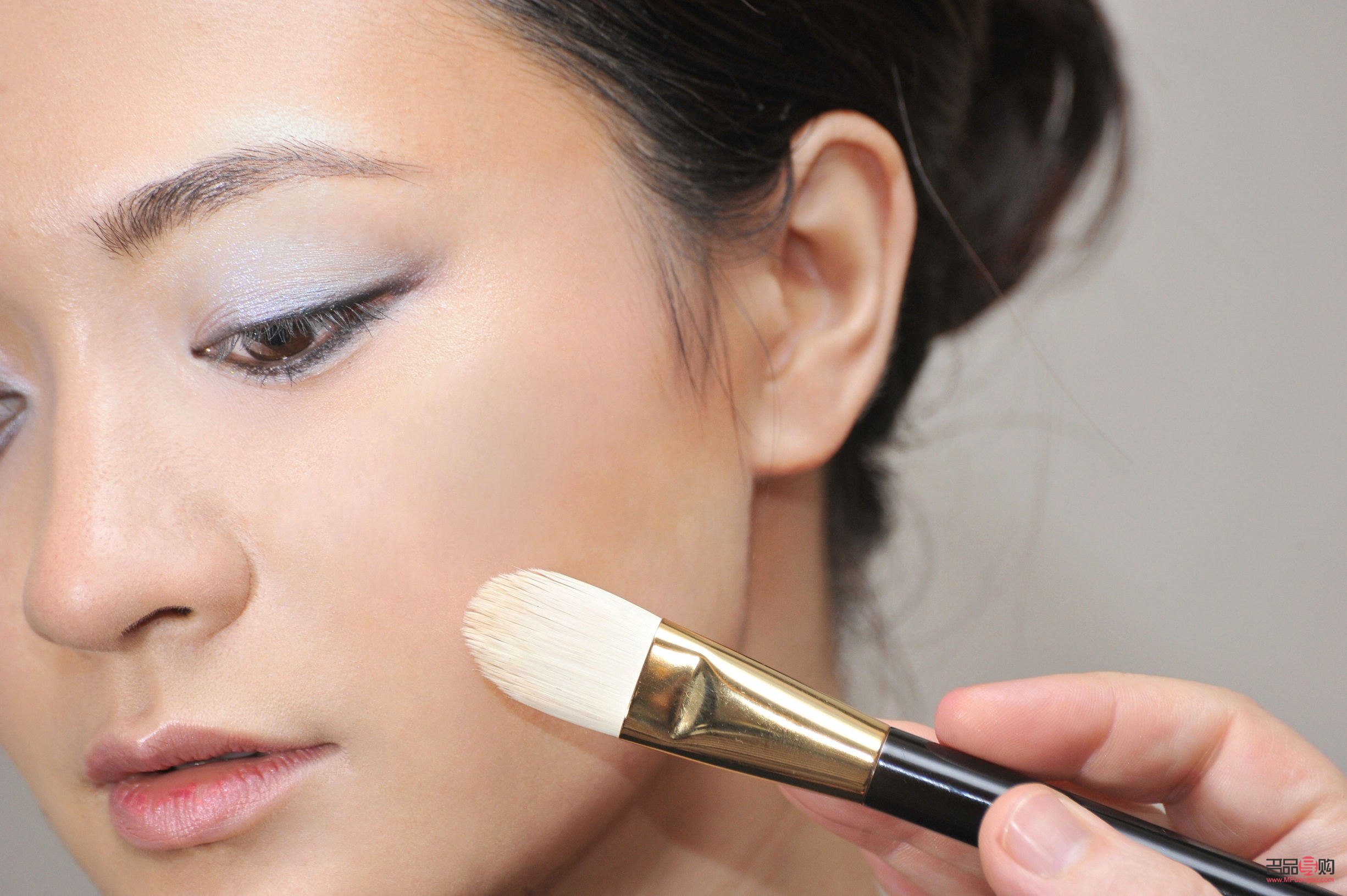 面部彩妆怎么买(面部彩妆怎么买好)