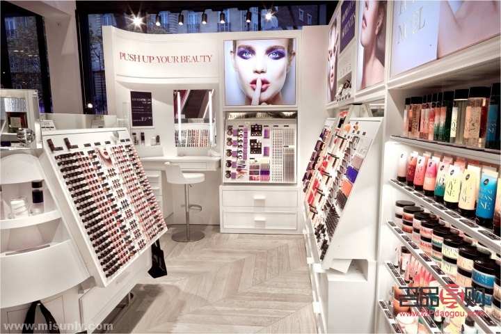 彩妆店面膜怎么挂