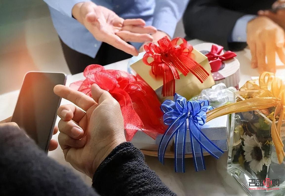 请客要带什么礼物好呢(请客要带什么礼物好呢图片)