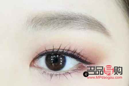 眼妆的步骤是(眼妆的技巧)