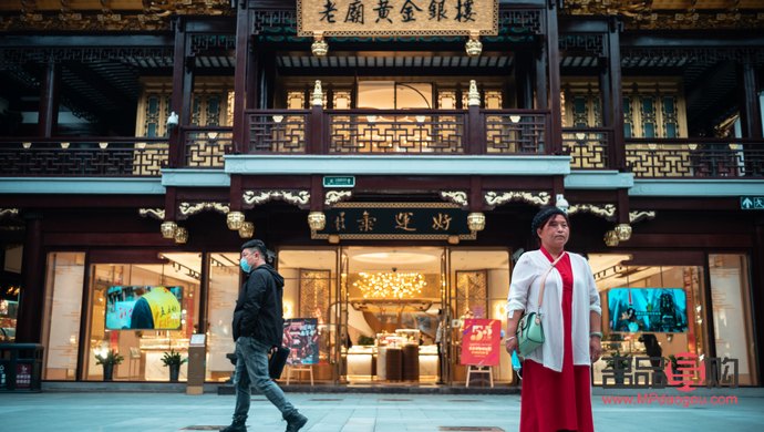 <h3>探秘上海老凤祥黄金店豫园店:传承百年匠心,闪耀黄金光辉</h3> <h3>探秘上海老凤祥黄金店豫园店:传承百年匠心,闪耀黄金光辉</h3>
