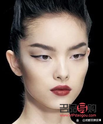 <h3>女人拥有丹凤眼特征，魅力四溢展风华</h3>