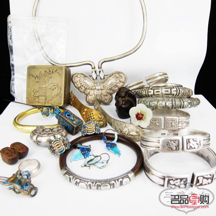 <h3>上大学前送什么礼物好</h3>