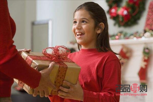 收到拜年礼物怎么回复(收到拜年礼物怎么回复别人)