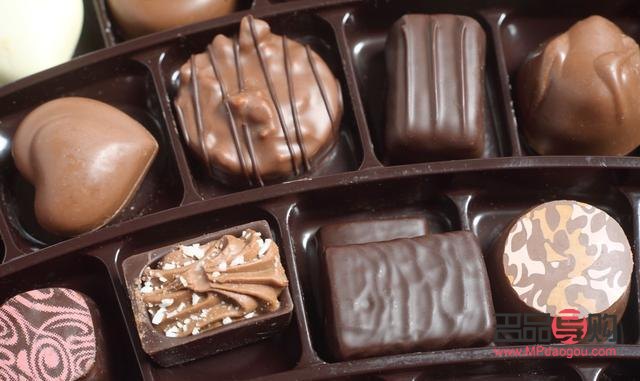 巧克力彩妆怎么吃(巧克力彩妆怎么吃才好吃)