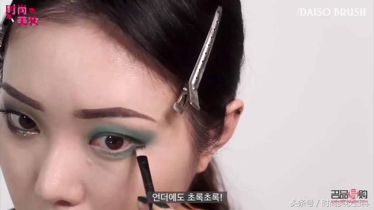 怎么化简单彩妆(怎么化简单彩妆教程)