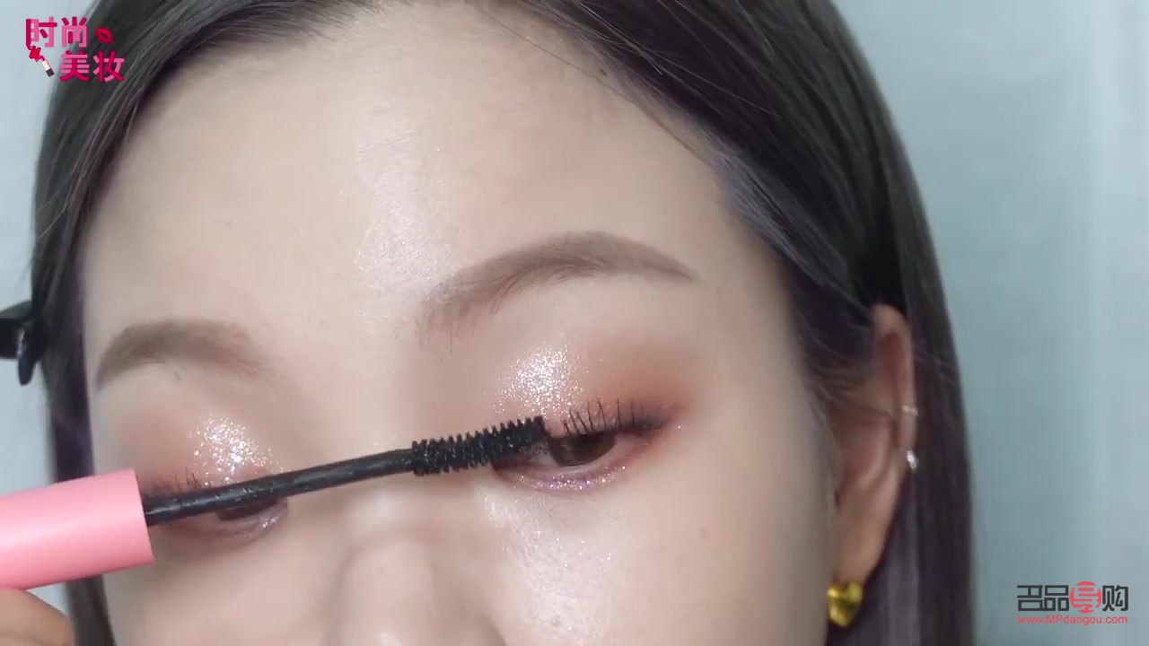 怎么化简单彩妆(怎么化简单彩妆教程)