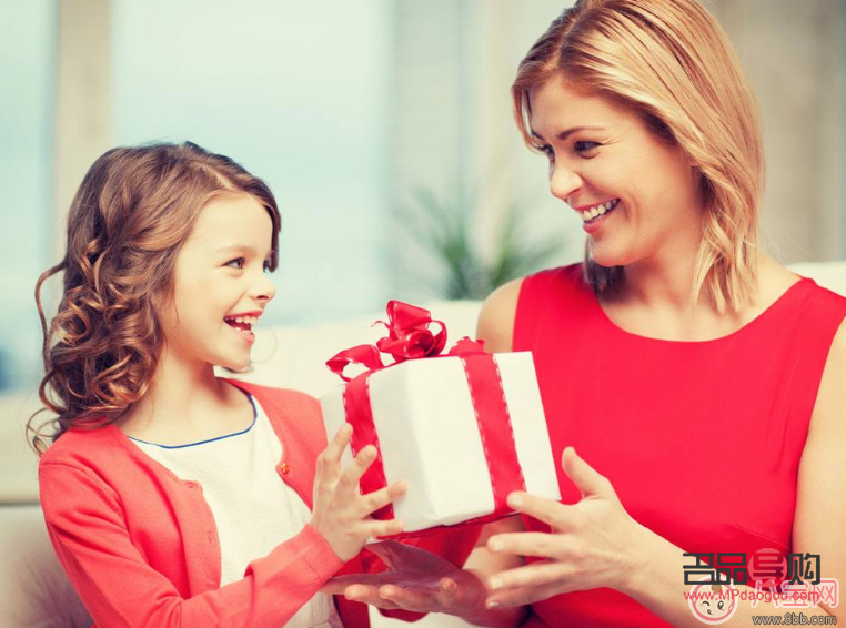 家人送女儿礼物怎么说(家人送女儿礼物怎么说话)