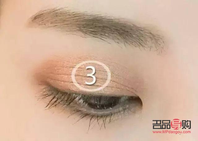 适合上班的眼妆有哪些(适合上班的眼妆有哪些品牌)