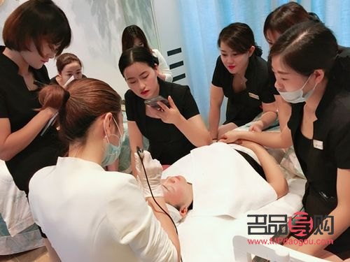 学做美容师怎么样(学做美容师怎么样啊)