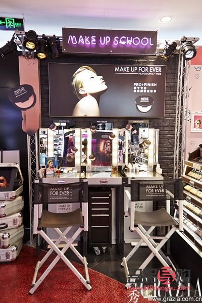 <h3>怎么打造彩妆区</h3>