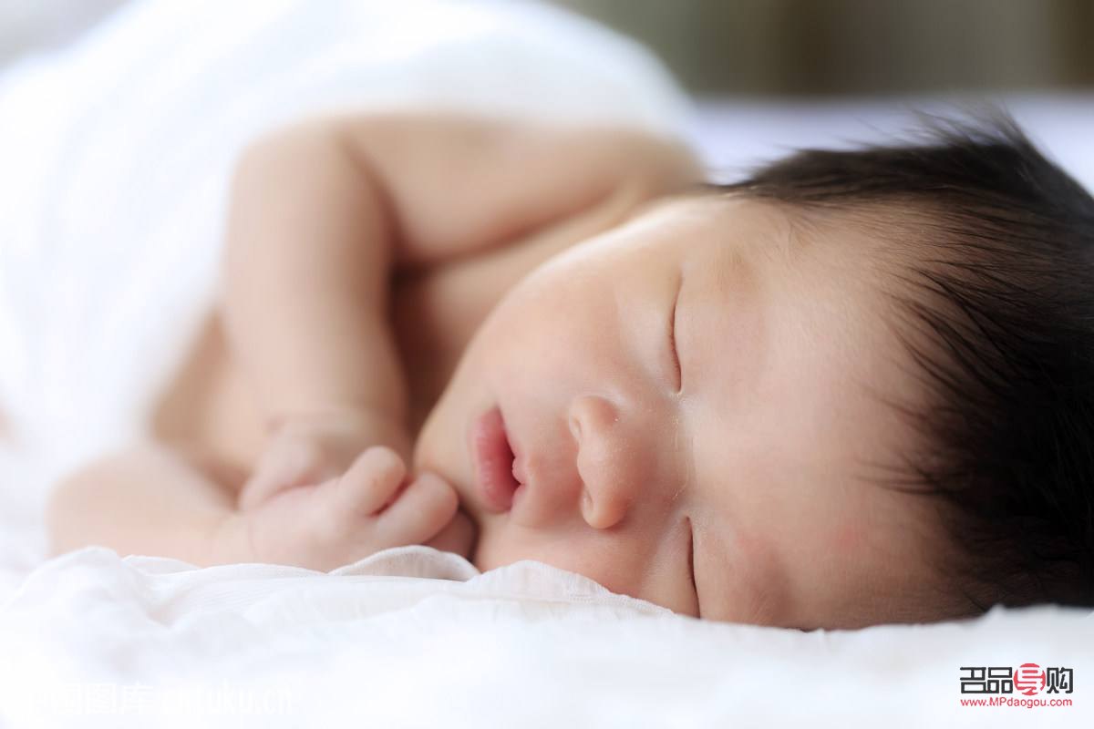 <h3>婴儿出生如何护理身体</h3>